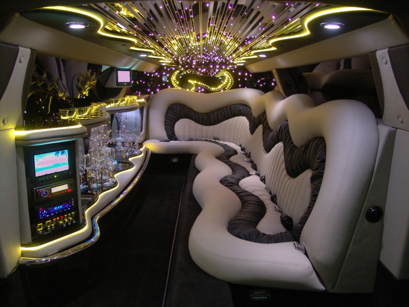 Chauffeur stretch Chrysler C300 Baby Bentley limousine hire interior in Bradford, Leeds, Huddersfield, York, Sheffield, Rotherham, West Yorkshire, South Yorkshire