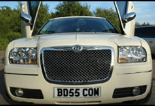 Chauffeur stretched cream Chrysler C300 Baby Bentley limo hire with Lamborghini doors in Birmingham, Dudley, Wolverhampton, Telford, Walsall, Stafford, Worcester